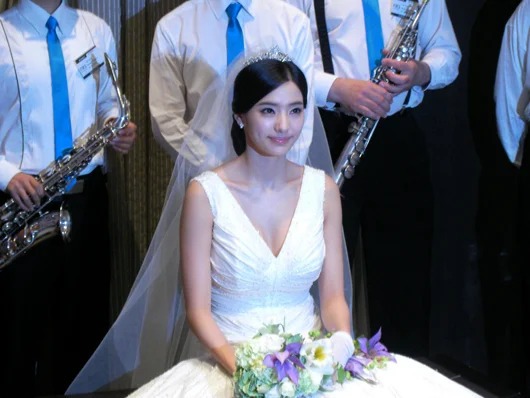 Lời cầu hôn 140 tỷ đồng của "búp bê xứ Hàn": Nhẫn cưới, căn hộ hoành tráng đến chấn động, sau 18 năm thế nào?- Ảnh 2.