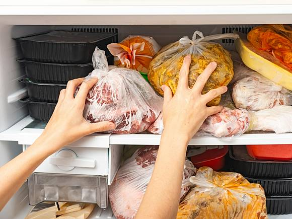 Người đàn ông 38 tuổi mắc ung thư dạ dày cảnh báo: 3 thực phẩm để lâu trong tủ lạnh là "đồng phạm" gây ung thư- Ảnh 2. Người đàn ông 38 tuổi mắc ung thư dạ dày cảnh báo: 3 thực phẩm để lâu trong tủ lạnh là "đồng phạm" gây ung thư- Ảnh 2.