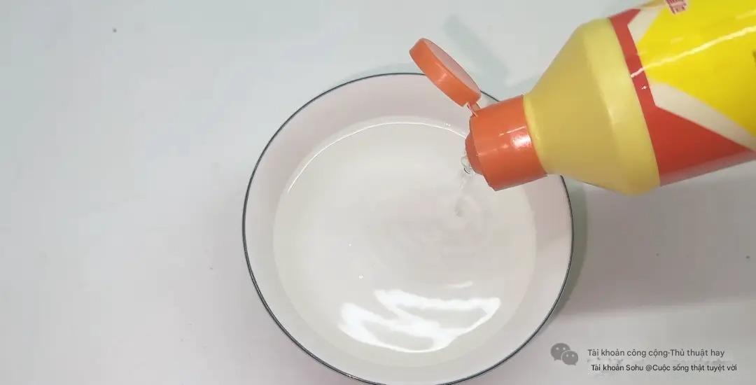 5 phút vệ sinh quạt điện không cần tháo khung, phụ nữ cũng làm "ngon lành", sạch bong như mới- Ảnh 2.