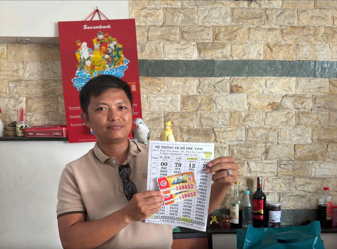 Mua vé số bỏ quên trong túi, 3 ngày sau biết kết quả, người đàn ông vội mang bao lớn đi nhận tiền- Ảnh 2.