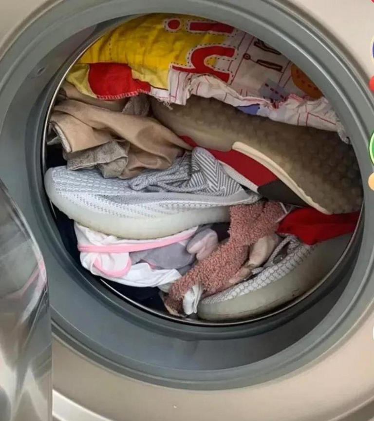 Khuyên thật: 5 thói quen sử dụng máy giặt khiến quần áo càng giặt càng bẩn, lồng giặt thành "ổ vi khuẩn" hại sức khỏe- Ảnh 2.