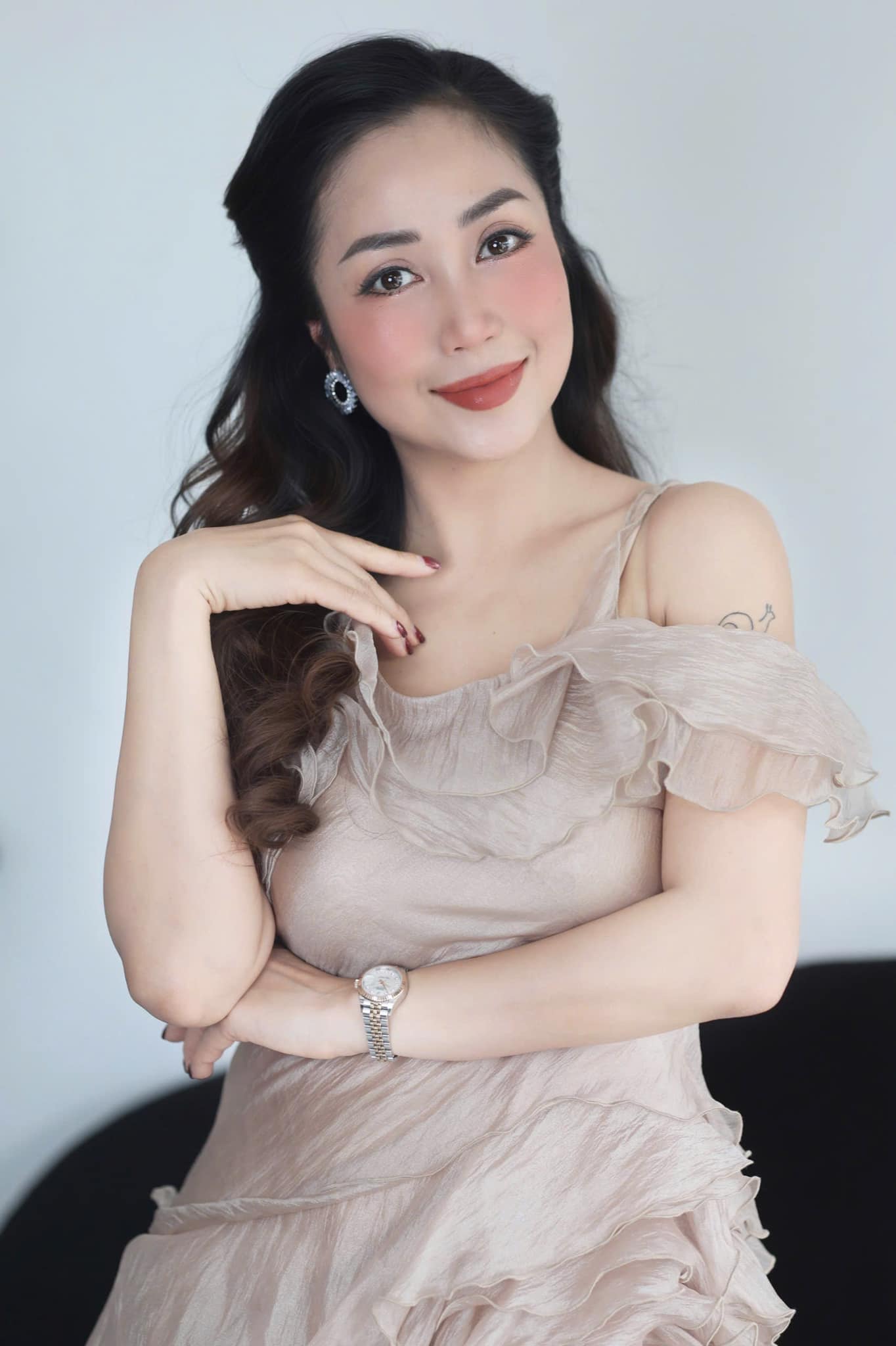 Ở showbiz Việt có một nữ nghệ sĩ đỗ thủ khoa hai ngành giờ làm mẹ 3 con kiêm nhiệm thêm giáo viên Yoga- Ảnh 3.