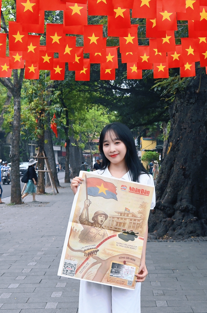 Cờ hoa, áo đỏ, rộn ràng phố phường: Hà Nội "thay áo" mừng ngày hội non sông- Ảnh 8.