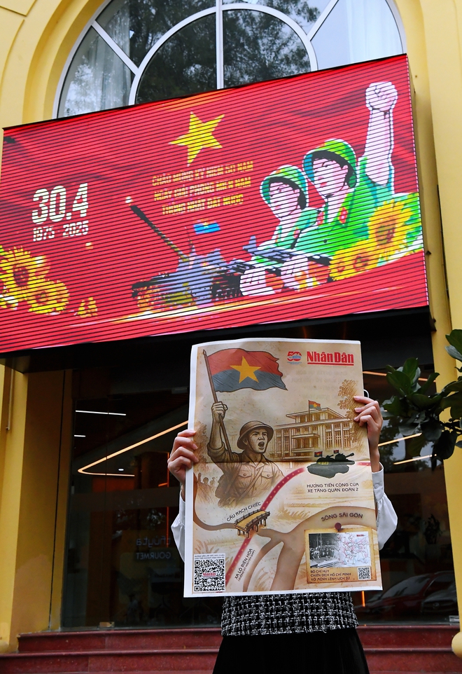 Cờ hoa, áo đỏ, rộn ràng phố phường: Hà Nội "thay áo" mừng ngày hội non sông- Ảnh 3.