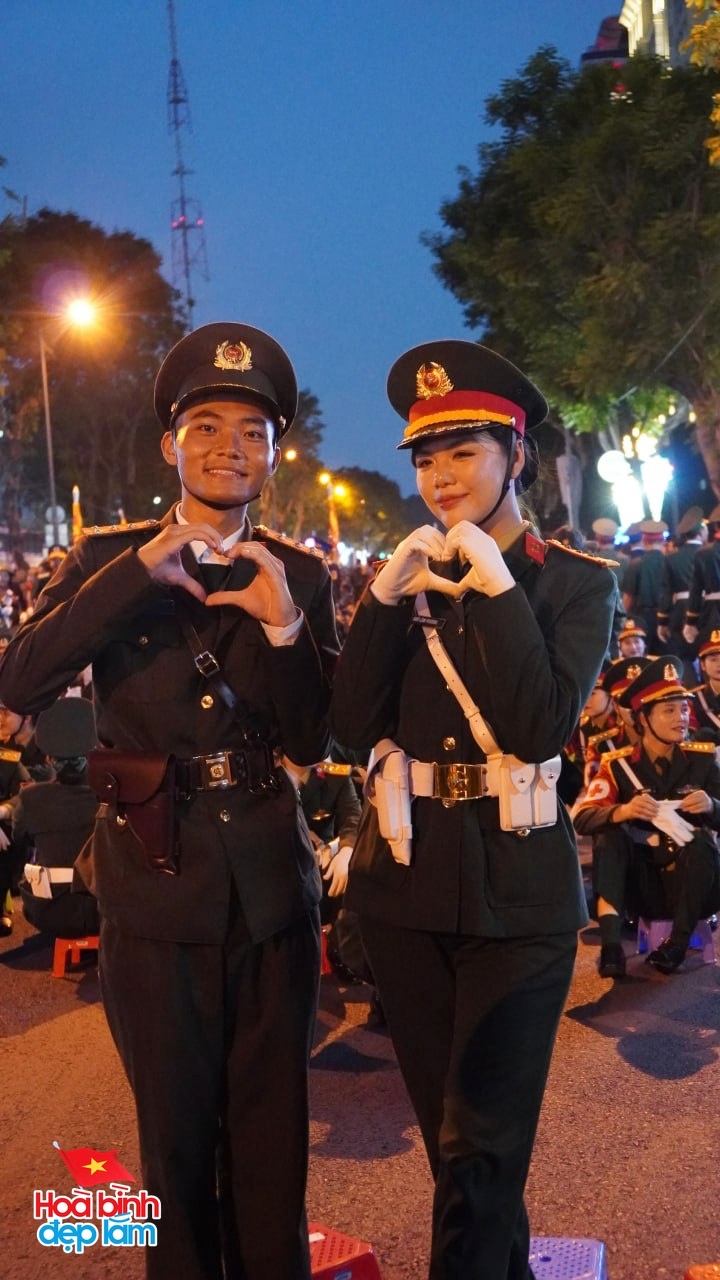 CLIP: Bắt trọn biểu cảm của Ngô Lâm Phương - nữ Trung úy cao 1m73 đang gây sốt- Ảnh 1. CLIP: Bắt trọn biểu cảm của Ngô Lâm Phương - nữ Trung úy cao 1m73 đang gây sốt- Ảnh 1.