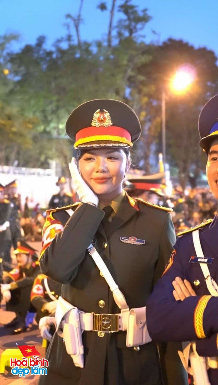 CLIP: Bắt trọn biểu cảm của Ngô Lâm Phương - nữ Trung úy cao 1m73 đang gây sốt- Ảnh 6. CLIP: Bắt trọn biểu cảm của Ngô Lâm Phương - nữ Trung úy cao 1m73 đang gây sốt- Ảnh 6.