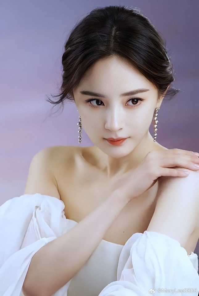 Hội phú bà Bắc Kinh Cbiz: Đàn chị khuyên Dương Tử rời showbiz giàu không tưởng, tiền chỉ là con số!- Ảnh 2.
