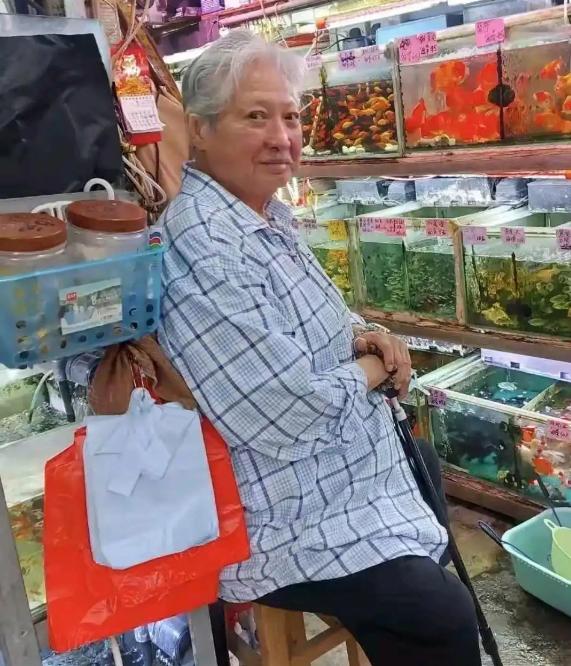 "Ông vua võ thuật" sở hữu khối tài sản kếch xù: Ăn mặc giản dị, ngồi xe lăn đi chợ tự tay mua thịt lợn- Ảnh 4. "Ông vua võ thuật" sở hữu khối tài sản kếch xù: Ăn mặc giản dị, ngồi xe lăn đi chợ tự tay mua thịt lợn- Ảnh 4.