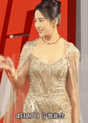 Thảm đỏ hot nhất hôm nay: Lưu Diệc Phi "thua đau đớn" trước cam thường, suýt vồ ếch và đụng mặt "tình tin đồn”- Ảnh 6. Thảm đỏ hot nhất hôm nay: Lưu Diệc Phi "thua đau đớn" trước cam thường, suýt vồ ếch và đụng mặt "tình tin đồn”- Ảnh 6.