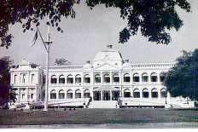 Công trình nơi diễn ra diễu binh 13.000 người dịp 30/4: Xây hết 150.000 lượng vàng, người Việt thiết kế- Ảnh 1.