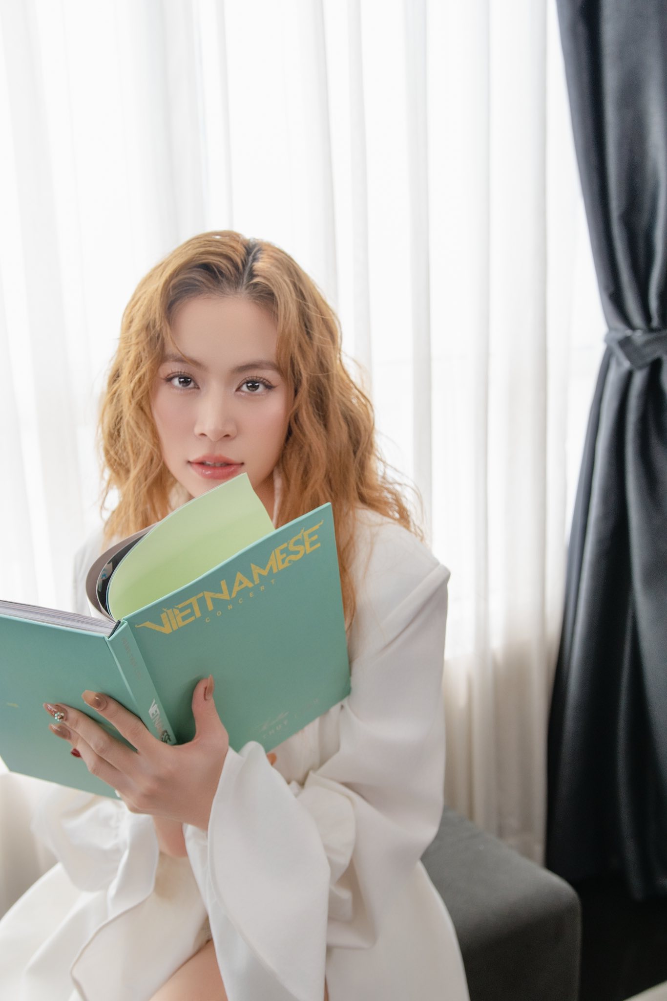 Có một thế hệ nghệ sĩ và khán giả khát khao gìn giữ bản sắc dân tộc, viết tiếp câu chuyện hòa bình theo cách riêng của mình- Ảnh 5. Có một thế hệ nghệ sĩ và khán giả khát khao gìn giữ bản sắc dân tộc, viết tiếp câu chuyện hòa bình theo cách riêng của mình- Ảnh 5.