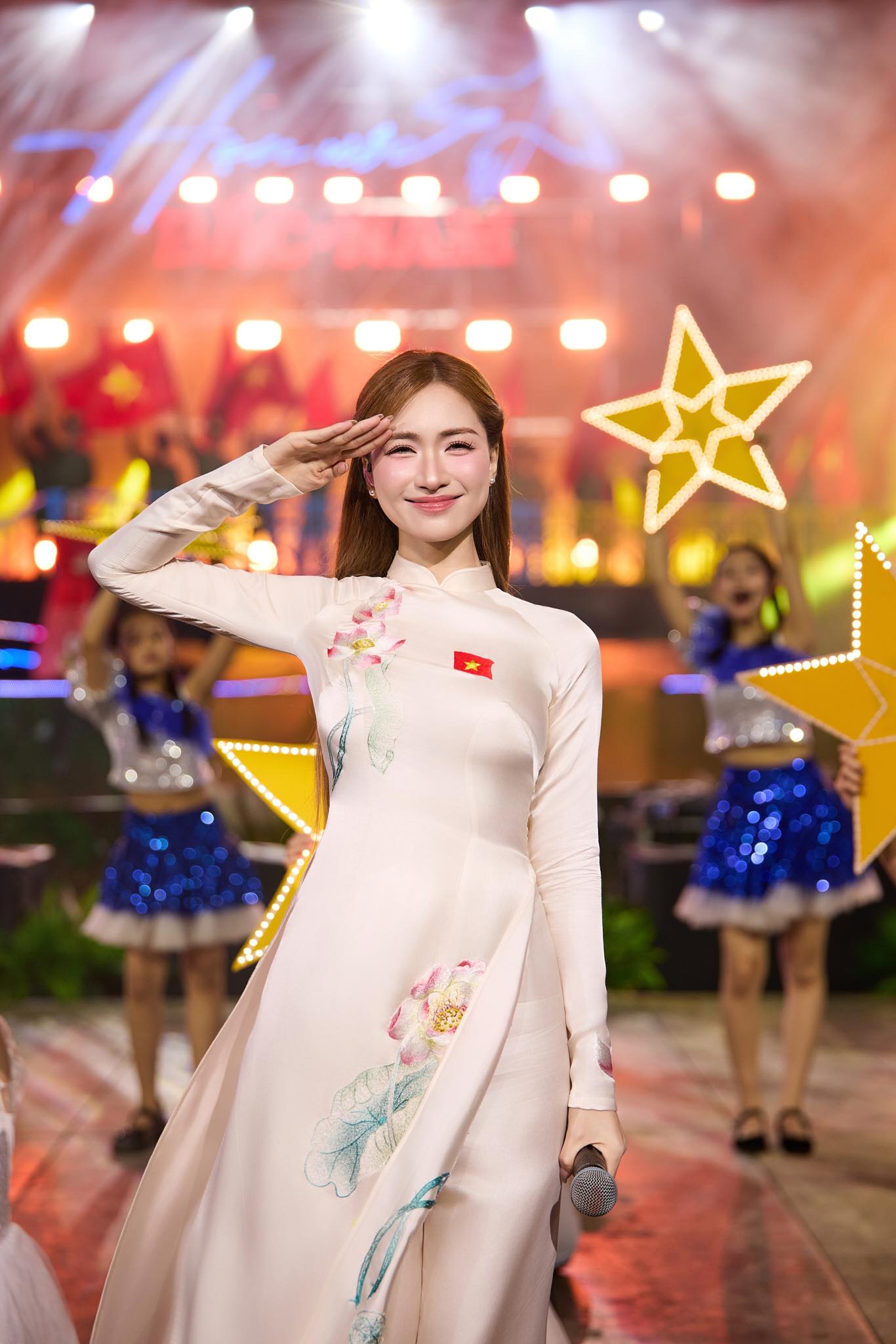 Có một thế hệ nghệ sĩ và khán giả khát khao gìn giữ bản sắc dân tộc, viết tiếp câu chuyện hòa bình theo cách riêng của mình- Ảnh 6. Có một thế hệ nghệ sĩ và khán giả khát khao gìn giữ bản sắc dân tộc, viết tiếp câu chuyện hòa bình theo cách riêng của mình- Ảnh 6.