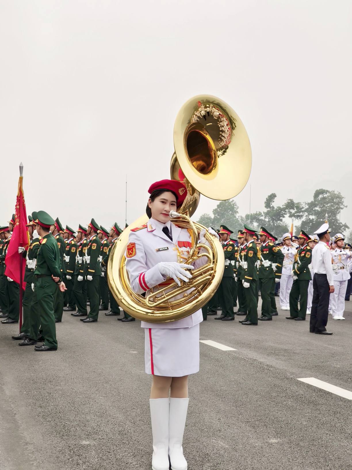 Nữ chiến sĩ bật khóc rời đi sau buổi tổng duyệt diễu binh, diễu hành mừng lễ 30/4: Lý do được tiết lộ- Ảnh 1. Nữ chiến sĩ bật khóc rời đi sau buổi tổng duyệt diễu binh, diễu hành mừng lễ 30/4: Lý do được tiết lộ- Ảnh 1.