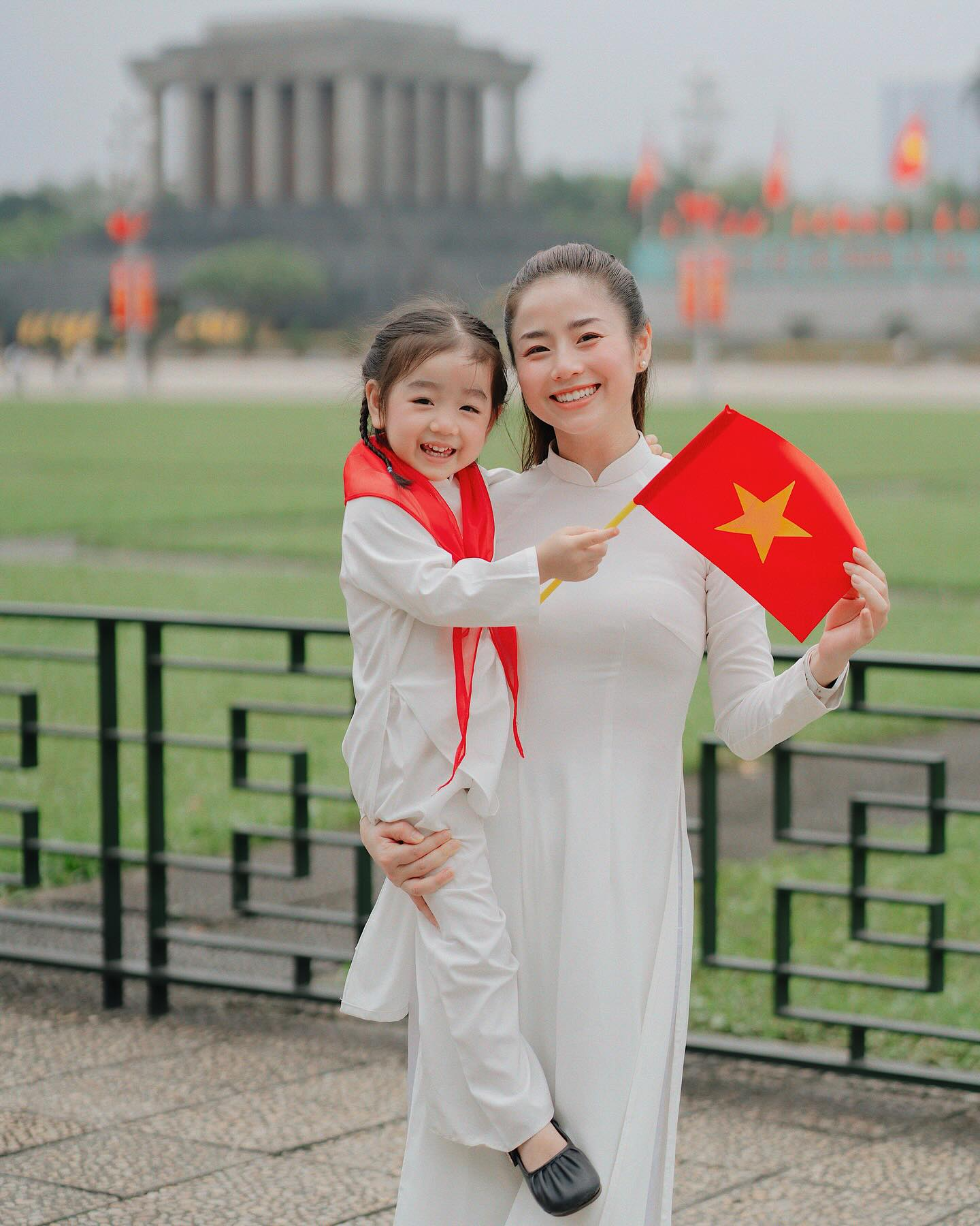 30/4 - Hà Nội, một ngày bình yên và đầy tự hào- Ảnh 5. 30/4 - Hà Nội, một ngày bình yên và đầy tự hào- Ảnh 5.