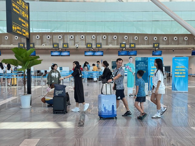Sân bay Tân Sơn Nhất khuyến cáo hành khách- Ảnh 1. Sân bay Tân Sơn Nhất khuyến cáo hành khách- Ảnh 1.