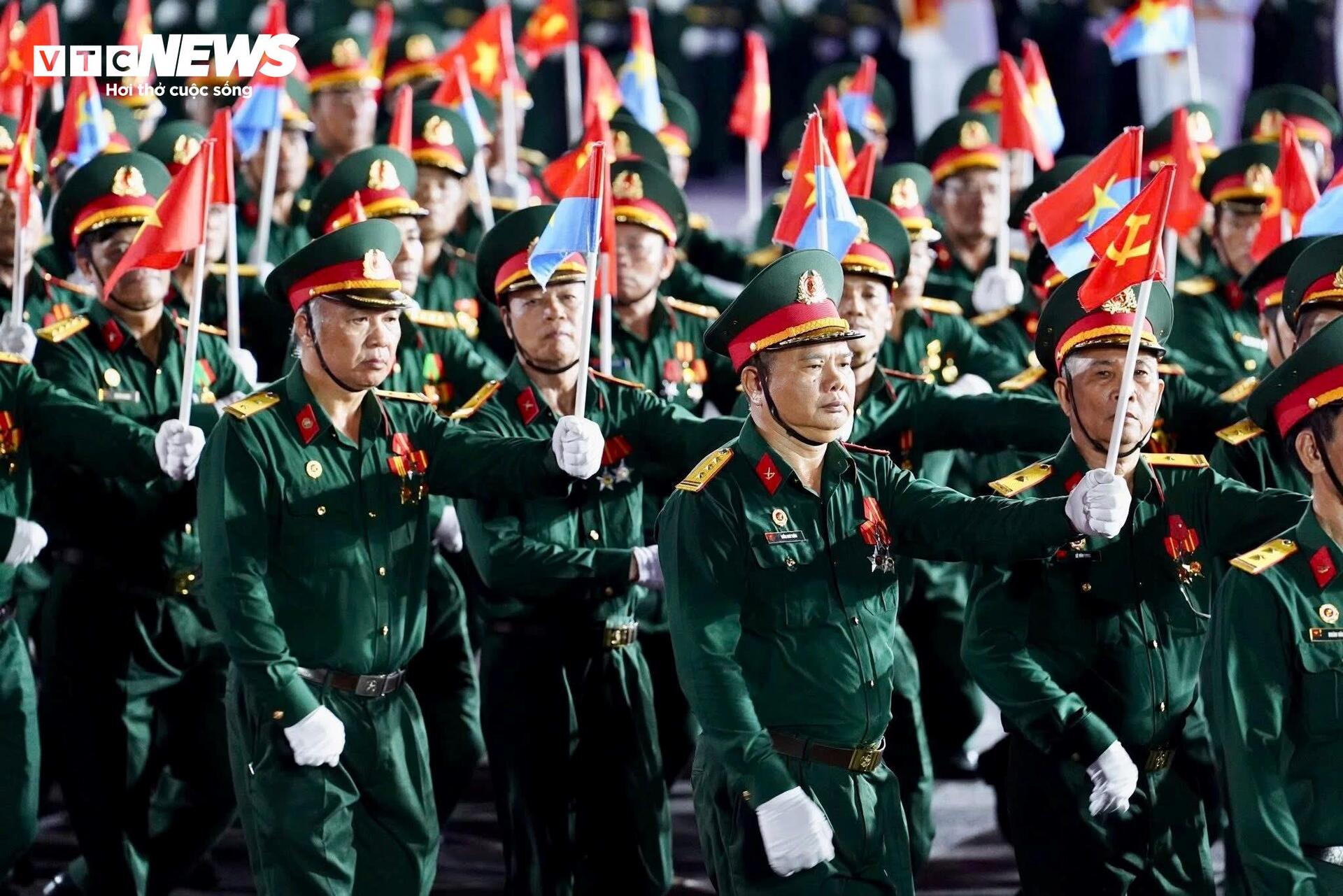 Khối đặc biệt nhất trong lễ diễu binh 30/4: Người trẻ nhất đã 82 tuổi- Ảnh 7. Khối đặc biệt nhất trong lễ diễu binh 30/4: Người trẻ nhất đã 82 tuổi- Ảnh 7.