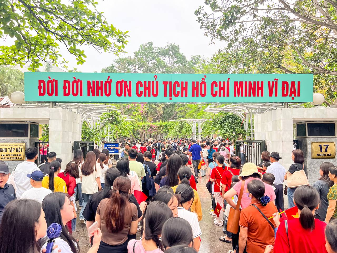30/4: Bảo tàng Lịch sử Quân sự tạm ngưng đón khách vì quá tải, Đà Lạt lại mang đến khung cảnh khác lạ hiếm thấy- Ảnh 1. 30/4: Bảo tàng Lịch sử Quân sự tạm ngưng đón khách vì quá tải, Đà Lạt lại mang đến khung cảnh khác lạ hiếm thấy- Ảnh 1.