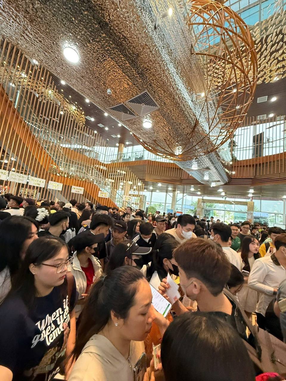30/4: Bảo tàng Lịch sử Quân sự tạm ngưng đón khách vì quá tải, Đà Lạt lại mang đến khung cảnh khác lạ hiếm thấy- Ảnh 12. 30/4: Bảo tàng Lịch sử Quân sự tạm ngưng đón khách vì quá tải, Đà Lạt lại mang đến khung cảnh khác lạ hiếm thấy- Ảnh 12.
