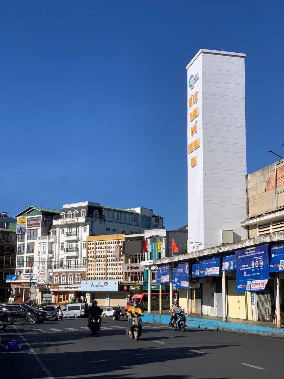 30/4: Bảo tàng Lịch sử Quân sự tạm ngưng đón khách vì quá tải, Đà Lạt lại mang đến khung cảnh khác lạ hiếm thấy- Ảnh 23. 30/4: Bảo tàng Lịch sử Quân sự tạm ngưng đón khách vì quá tải, Đà Lạt lại mang đến khung cảnh khác lạ hiếm thấy- Ảnh 23.
