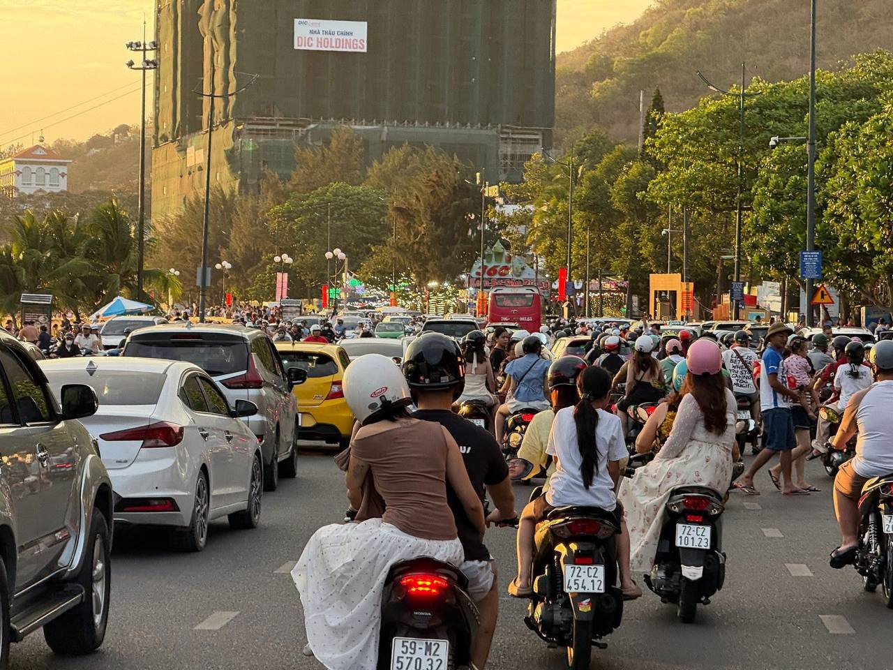 30/4: Bảo tàng Lịch sử Quân sự tạm ngưng đón khách vì quá tải, Đà Lạt lại mang đến khung cảnh khác lạ hiếm thấy- Ảnh 31. 30/4: Bảo tàng Lịch sử Quân sự tạm ngưng đón khách vì quá tải, Đà Lạt lại mang đến khung cảnh khác lạ hiếm thấy- Ảnh 31.