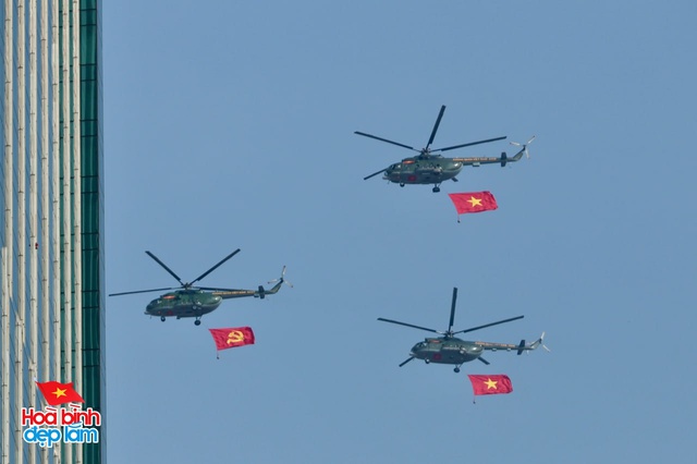 Cận cảnh Đại tá Nguyễn Thế Dũng dẫn đầu dàn máy bay tiêm kích Su-30MK2 nhào lộn trên bầu trời Dinh Độc lập ngày 30/4- Ảnh 11. Cận cảnh Đại tá Nguyễn Thế Dũng dẫn đầu dàn máy bay tiêm kích Su-30MK2 nhào lộn trên bầu trời Dinh Độc lập ngày 30/4- Ảnh 11.