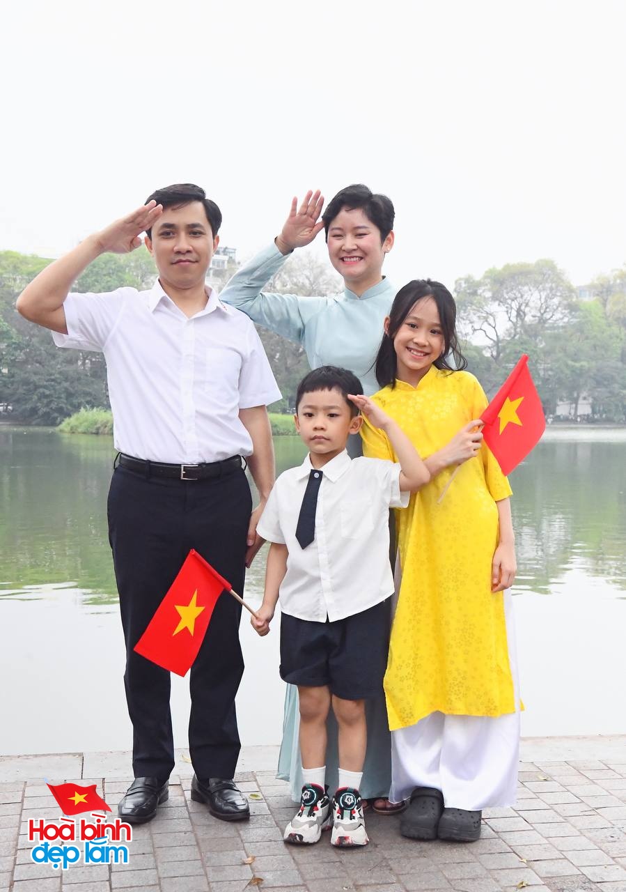 30/4 - Hà Nội, một ngày bình yên và đầy tự hào- Ảnh 3. 30/4 - Hà Nội, một ngày bình yên và đầy tự hào- Ảnh 3.