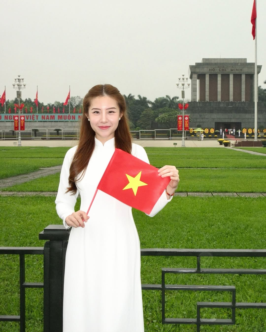 30/4 - Hà Nội, một ngày bình yên và đầy tự hào- Ảnh 10. 30/4 - Hà Nội, một ngày bình yên và đầy tự hào- Ảnh 10.