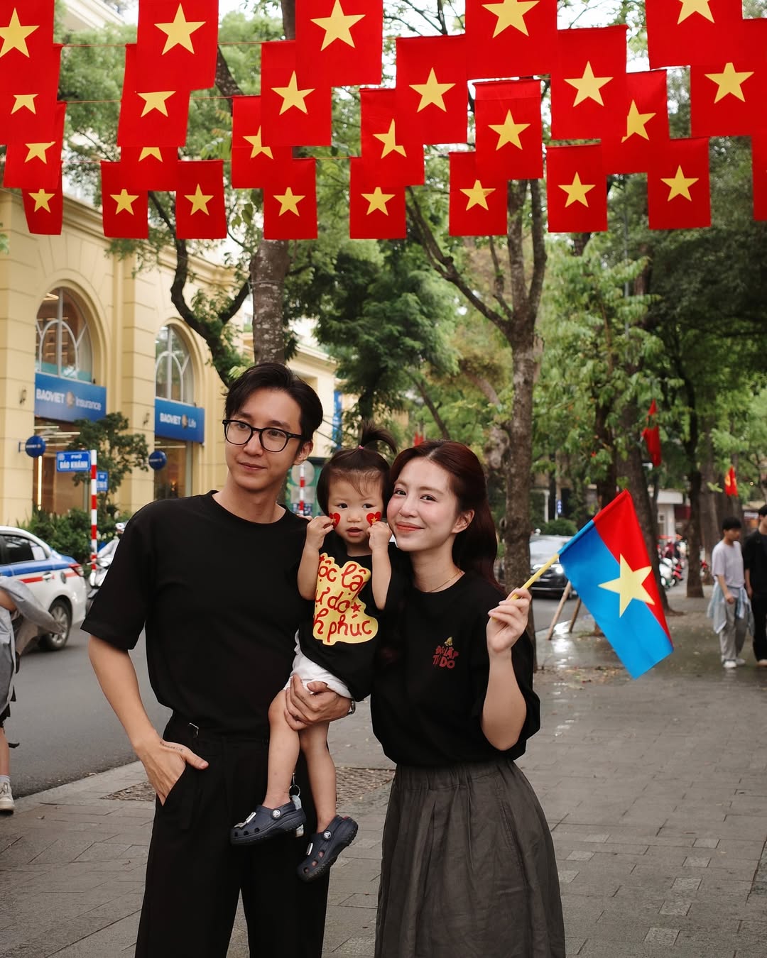30/4 - Hà Nội, một ngày bình yên và đầy tự hào- Ảnh 12. 30/4 - Hà Nội, một ngày bình yên và đầy tự hào- Ảnh 12.
