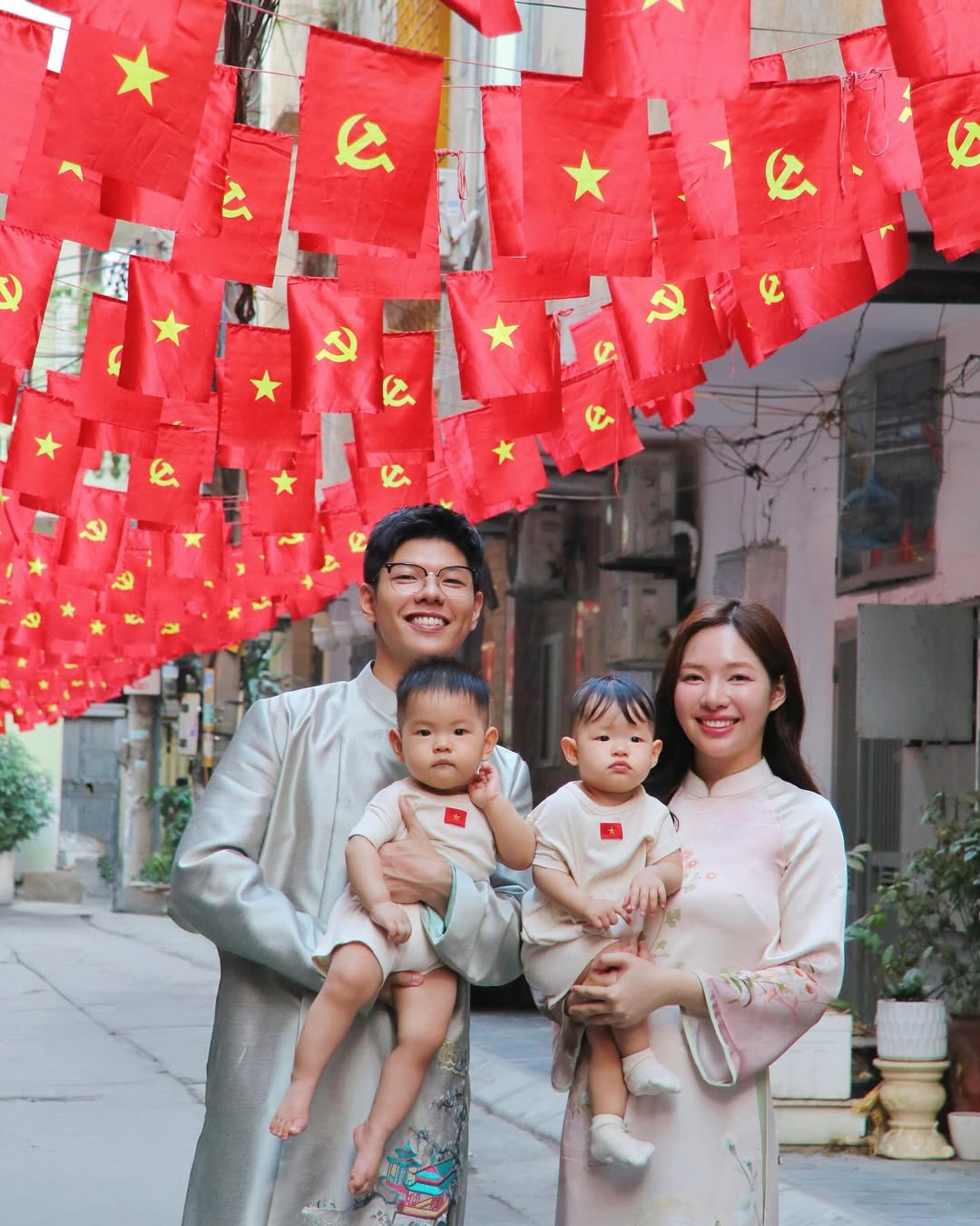 30/4 - Hà Nội, một ngày bình yên và đầy tự hào- Ảnh 11. 30/4 - Hà Nội, một ngày bình yên và đầy tự hào- Ảnh 11.