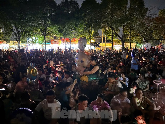 Nức lòng 'đại tiệc' pháo hoa mừng 50 năm thống nhất đất nước- Ảnh 11. Nức lòng 'đại tiệc' pháo hoa mừng 50 năm thống nhất đất nước- Ảnh 11.