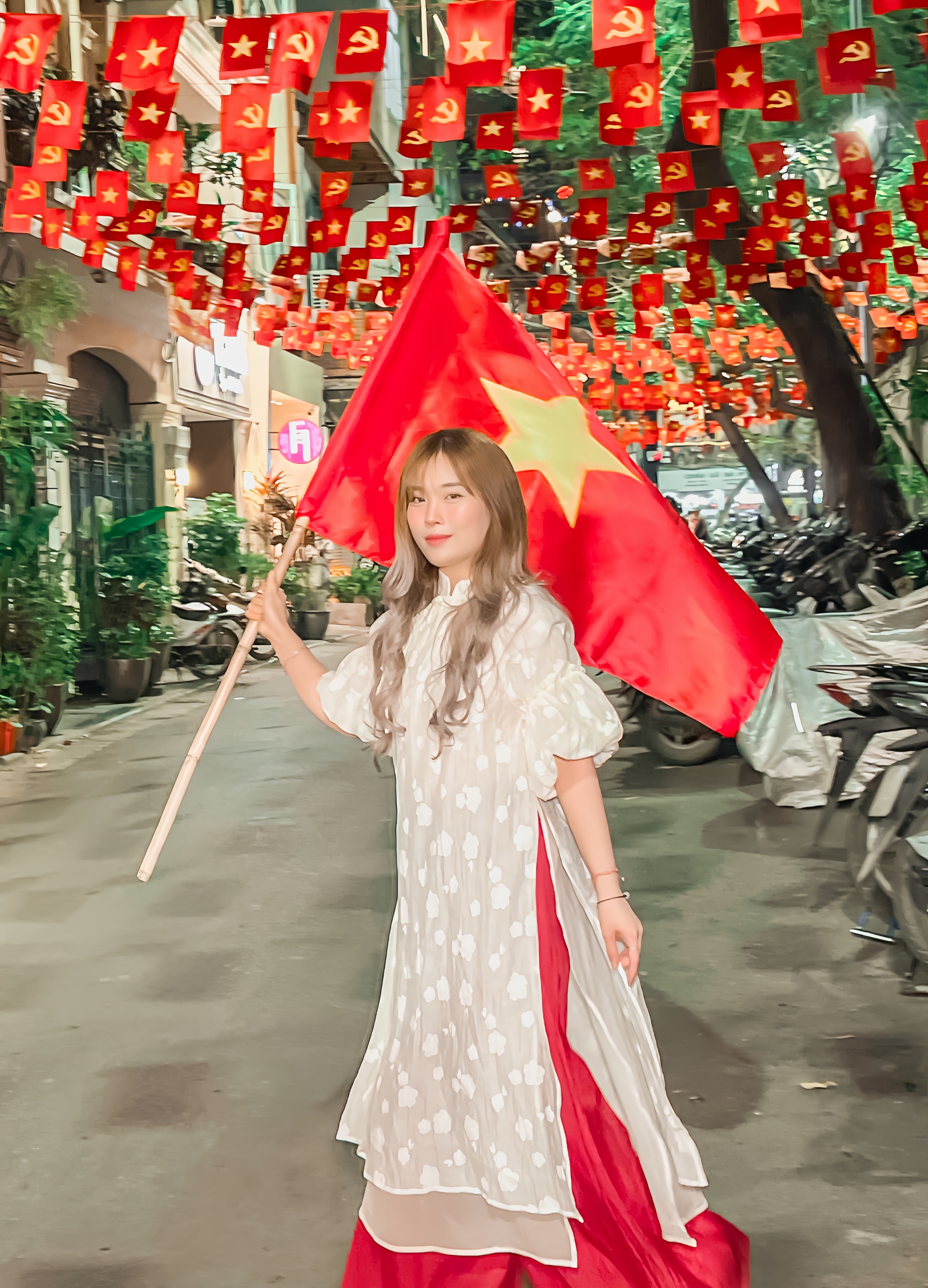 Con phố "hot nhất Hà Nội" đang hút giới trẻ rần rần kéo đến chụp ảnh: "Sống ảo" nhưng đừng quên điều này!- Ảnh 5.