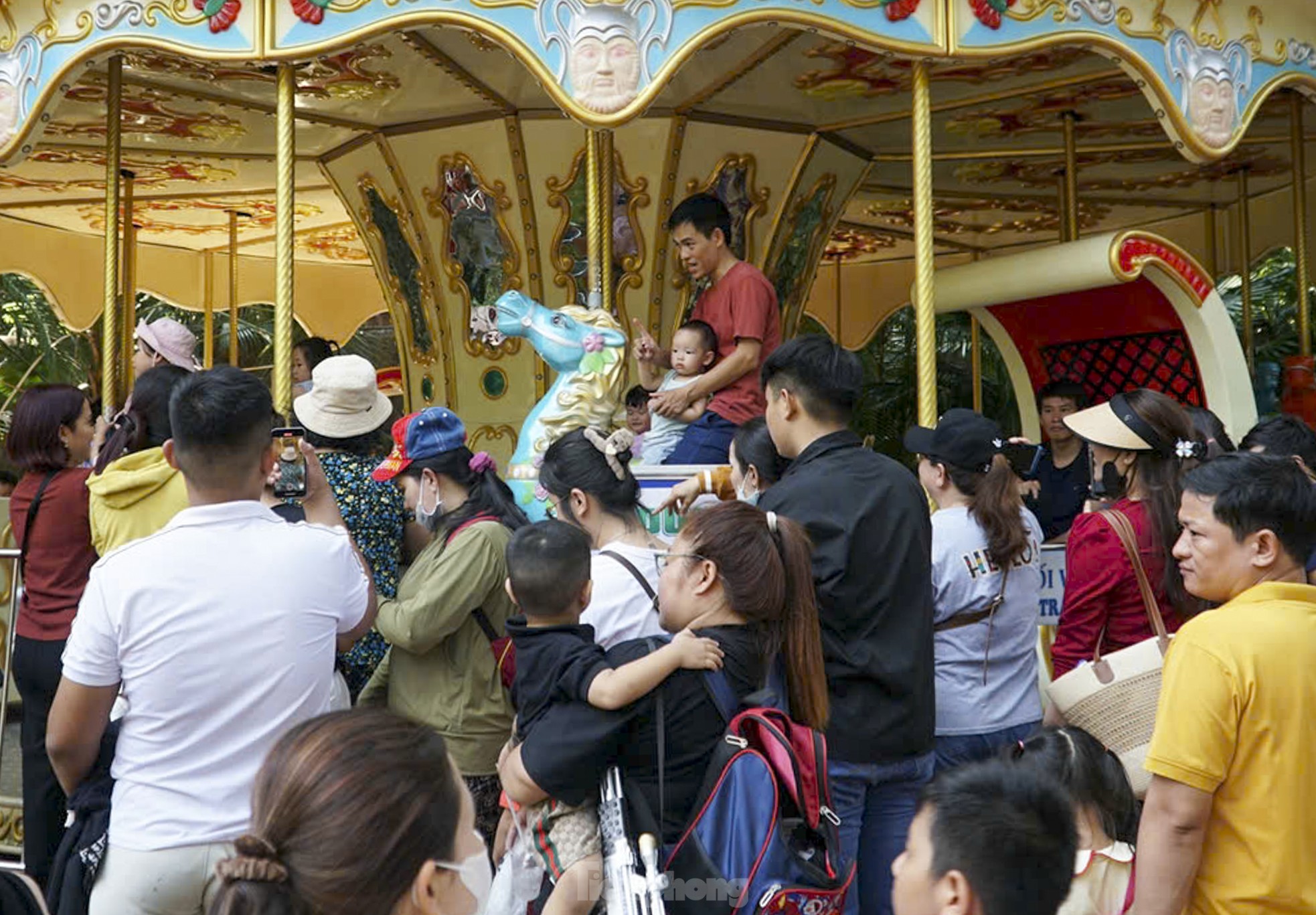 Biển người đội nắng đổ về Thảo Cầm Viên- Ảnh 8.