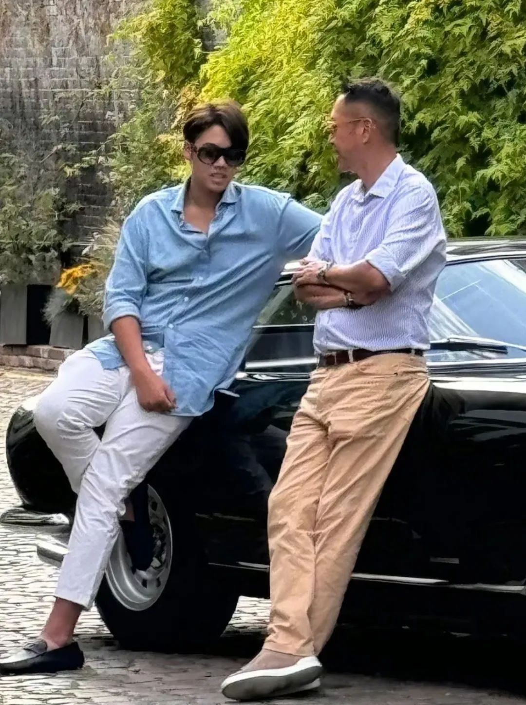 Nàng hậu làm dâu hào môn khoe ảnh gia đình ba người nắm tay: Cậu con trai 14 tuổi cao 1m85 gây sốt MXH- Ảnh 3.