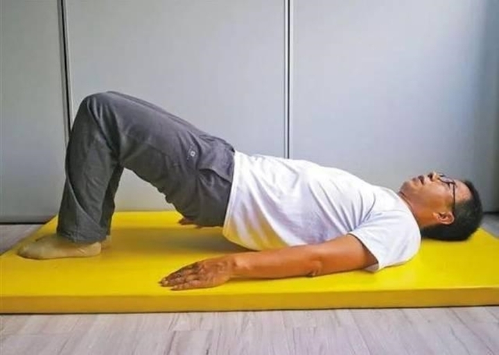 7 động tác dưỡng sinh đơn giản ai cũng nên làm để có sức khỏe toàn diện- Ảnh 3.