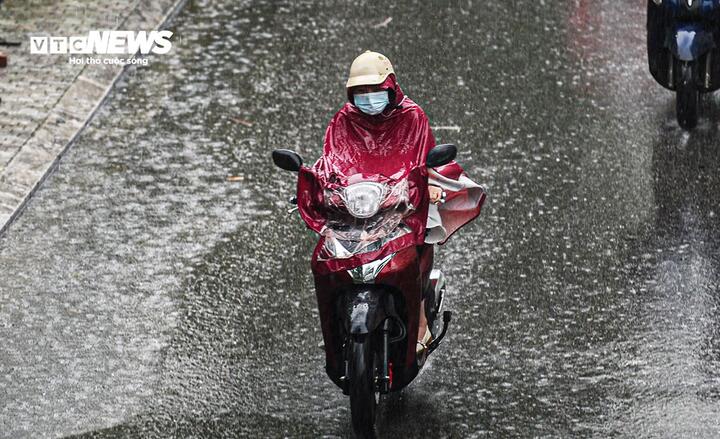 Dự báo thời tiết 10 ngày tới: Miền Bắc giảm nhiệt, chuẩn bị đón mưa dông- Ảnh 1.