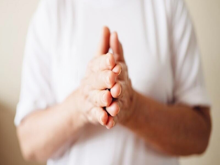 7 động tác dưỡng sinh đơn giản ai cũng nên làm để có sức khỏe toàn diện- Ảnh 1.