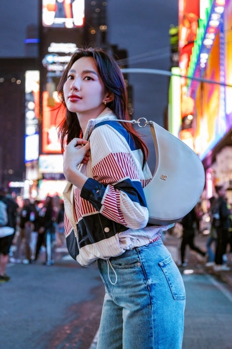 Thùy Tiên tiếp tục 