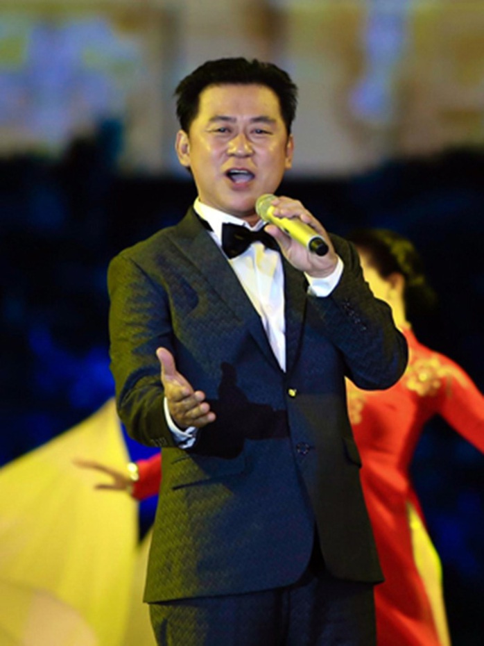 Nam nghệ sĩ là biểu tượng của nhạc Việt, nửa cuộc đời “truyền lửa” cho thế hệ trẻ, cất giọng mở màn tại đại lễ 30/4 khiến ai nấy nổi da gà!- Ảnh 2. Nam nghệ sĩ là biểu tượng của nhạc Việt, nửa cuộc đời “truyền lửa” cho thế hệ trẻ, cất giọng mở màn tại đại lễ 30/4 khiến ai nấy nổi da gà!- Ảnh 2.