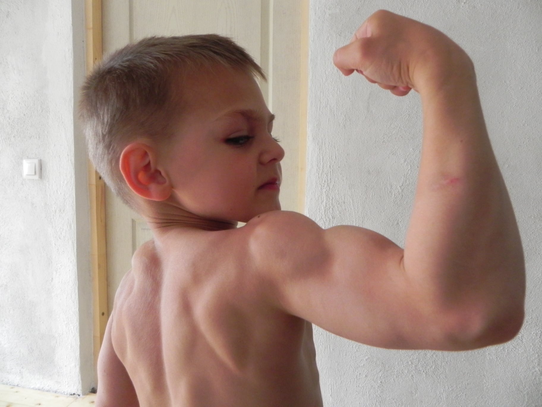 “Cậu bé khỏe nhất thế giới” tập gym từ lúc 2 tuổi, gây ngỡ ngàng với công việc và ngoại hình sau 15 năm- Ảnh 1. “Cậu bé khỏe nhất thế giới” tập gym từ lúc 2 tuổi, gây ngỡ ngàng với công việc và ngoại hình sau 15 năm- Ảnh 1.