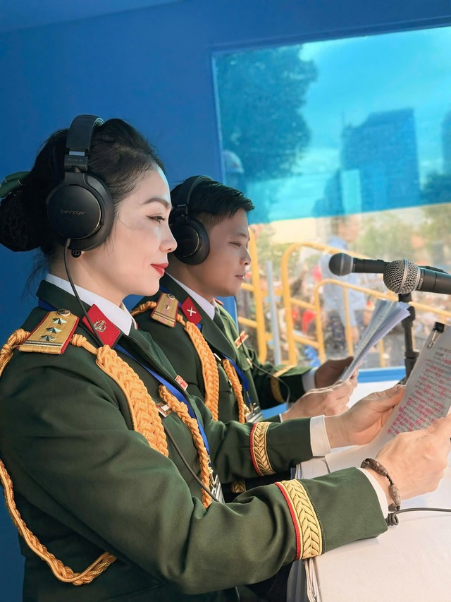 Nữ Thượng tá 5 lần đọc thuyết minh diễu binh, diễu hành, tiết lộ phải thi tuyển rất gắt gao- Ảnh 2. Nữ Thượng tá 5 lần đọc thuyết minh diễu binh, diễu hành, tiết lộ phải thi tuyển rất gắt gao- Ảnh 2.