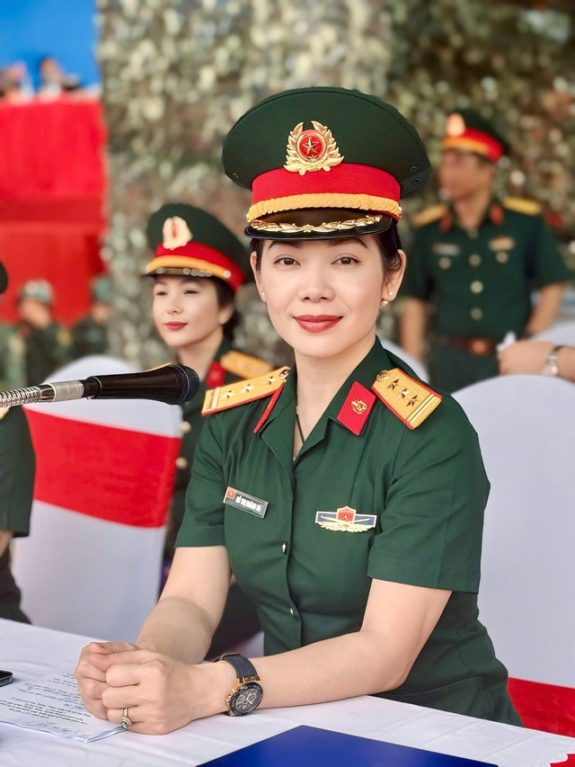 Nữ Thượng tá 5 lần đọc thuyết minh diễu binh, diễu hành, tiết lộ phải thi tuyển rất gắt gao- Ảnh 3. Nữ Thượng tá 5 lần đọc thuyết minh diễu binh, diễu hành, tiết lộ phải thi tuyển rất gắt gao- Ảnh 3.