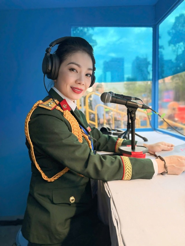 Nữ Thượng tá 5 lần đọc thuyết minh diễu binh, diễu hành, tiết lộ phải thi tuyển rất gắt gao- Ảnh 1. Nữ Thượng tá 5 lần đọc thuyết minh diễu binh, diễu hành, tiết lộ phải thi tuyển rất gắt gao- Ảnh 1.
