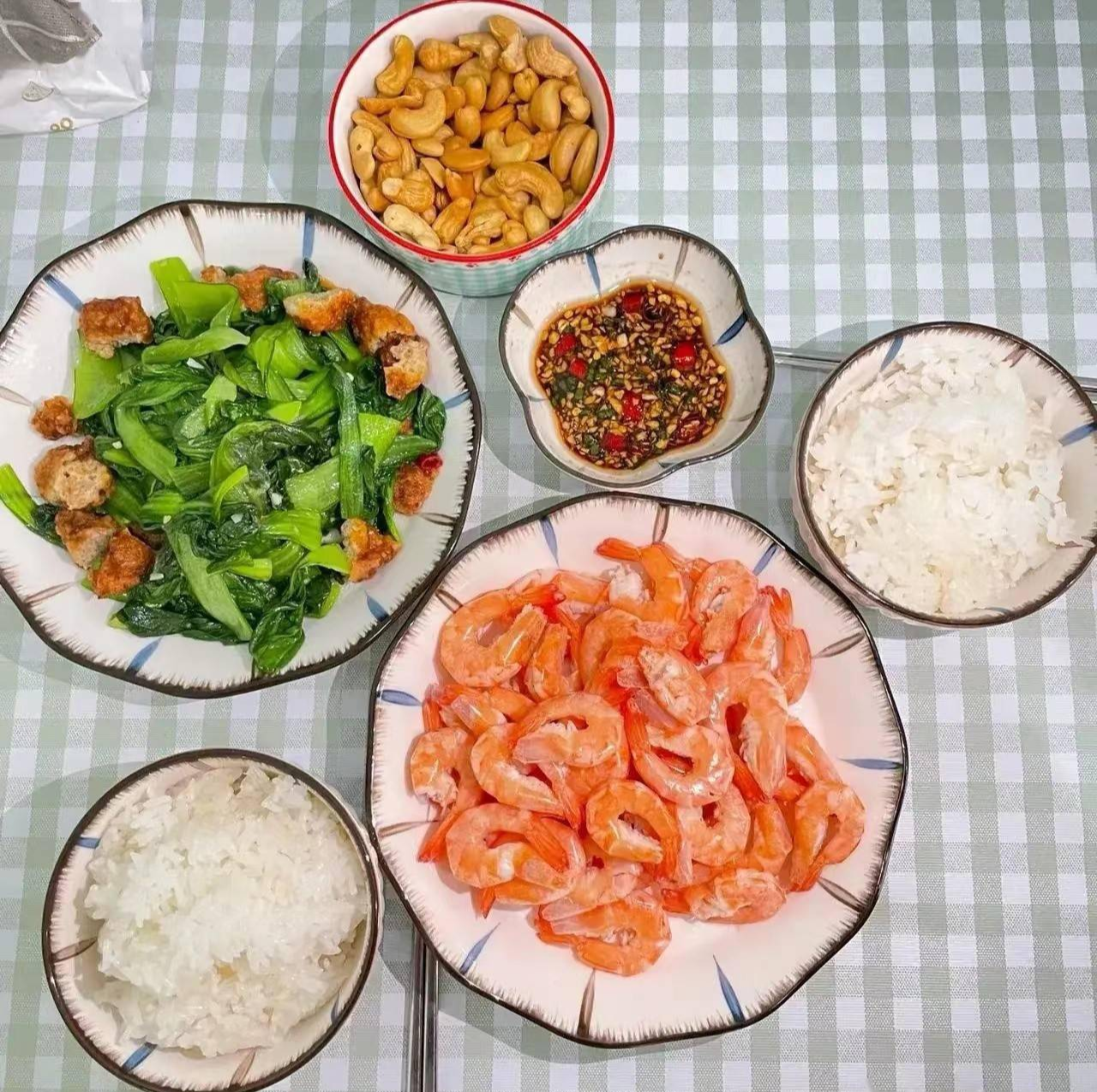 Tôi luôn chật vật với tiền chợ dù đã tính toán kỹ càng, nhưng cuối cùng vẫn bị thiếu hụt – và thủ phạm không ngờ lại là những bữa ăn tưởng là “tiết kiệm”!- Ảnh 2. Tôi luôn chật vật với tiền chợ dù đã tính toán kỹ càng, nhưng cuối cùng vẫn bị thiếu hụt – và thủ phạm không ngờ lại là những bữa ăn tưởng là “tiết kiệm”!- Ảnh 2.