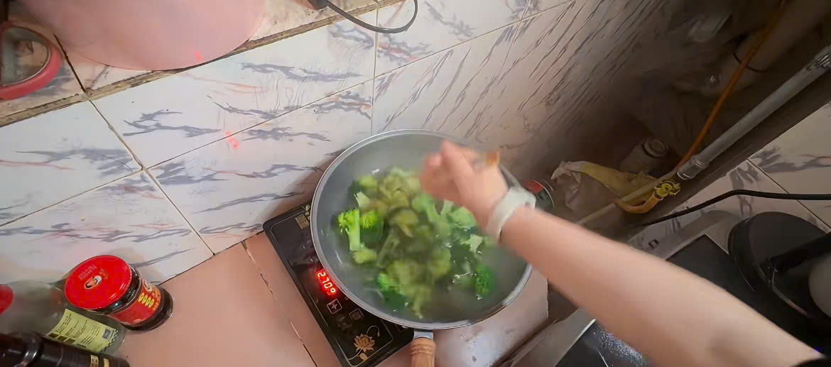 Lương 21 triệu cô gái chỉ ăn bữa cơm 10k/bữa, tiêu không quá 40k mỗi ngày: Nín lặng khi biết lý do tiết kiệm- Ảnh 6. Lương 21 triệu cô gái chỉ ăn bữa cơm 10k/bữa, tiêu không quá 40k mỗi ngày: Nín lặng khi biết lý do tiết kiệm- Ảnh 6.