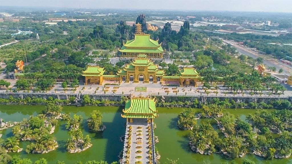 Đoàn khách đặc biệt tới thăm khu du lịch Đại Nam, bất ngờ nhận được cuộc gọi của ông Huỳnh Uy Dũng- Ảnh 1. Đoàn khách đặc biệt tới thăm khu du lịch Đại Nam, bất ngờ nhận được cuộc gọi của ông Huỳnh Uy Dũng- Ảnh 1.