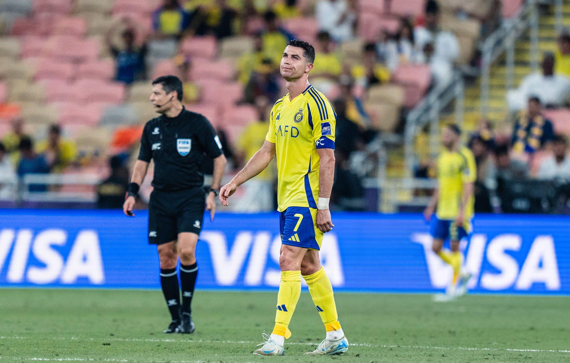 Hình ảnh đáng lo ngại của Ronaldo- Ảnh 2. Hình ảnh đáng lo ngại của Ronaldo- Ảnh 2.