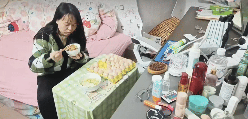Lương 21 triệu cô gái chỉ ăn bữa cơm 10k/bữa, tiêu không quá 40k mỗi ngày: Nín lặng khi biết lý do tiết kiệm- Ảnh 1. Lương 21 triệu cô gái chỉ ăn bữa cơm 10k/bữa, tiêu không quá 40k mỗi ngày: Nín lặng khi biết lý do tiết kiệm- Ảnh 1.