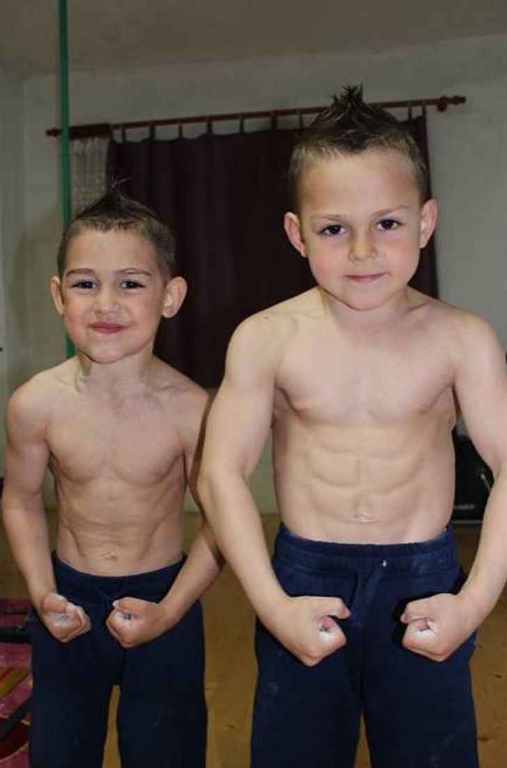 “Cậu bé khỏe nhất thế giới” tập gym từ lúc 2 tuổi, gây ngỡ ngàng với công việc và ngoại hình sau 15 năm- Ảnh 4. “Cậu bé khỏe nhất thế giới” tập gym từ lúc 2 tuổi, gây ngỡ ngàng với công việc và ngoại hình sau 15 năm- Ảnh 4.
