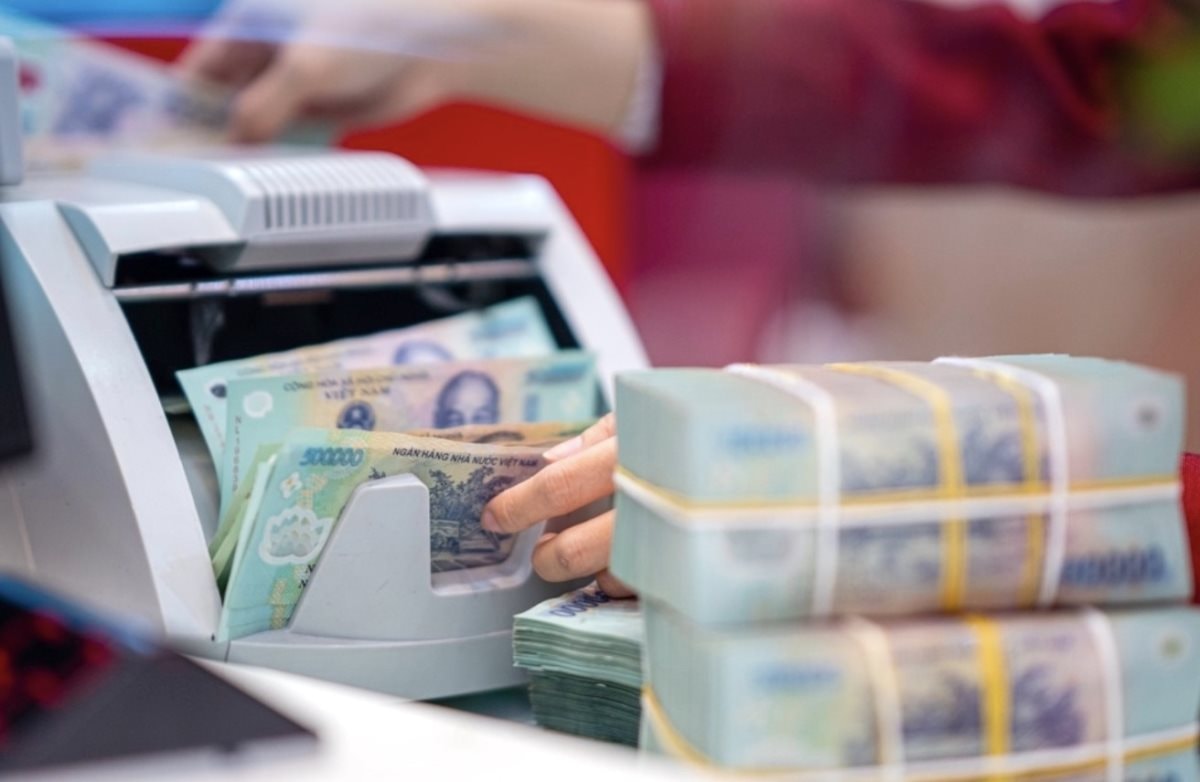 Lãi suất tiền gửi tiết kiệm tháng 5/2025: Có thể tăng do sự bất định của chính sách thuế quan- Ảnh 1.