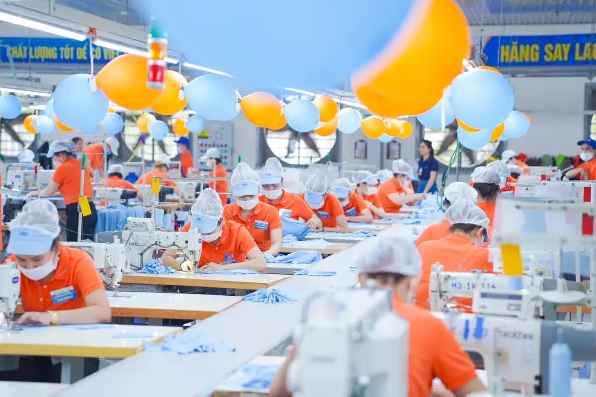 Xuất khẩu vững vàng trước thuế quan- Ảnh 1. Xuất khẩu vững vàng trước thuế quan- Ảnh 1.